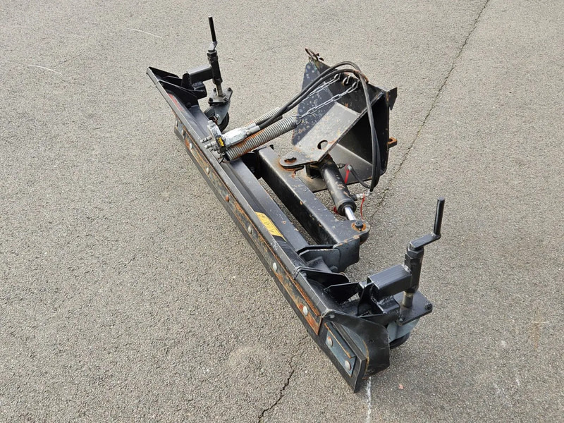 Avant Dozerblad / Sneeuwschuif - Implemento para Maquinaria agrícola: foto 4 Avant Dozerblad / Sneeuwschuif - Implemento para Maquinaria agrícola: foto 4