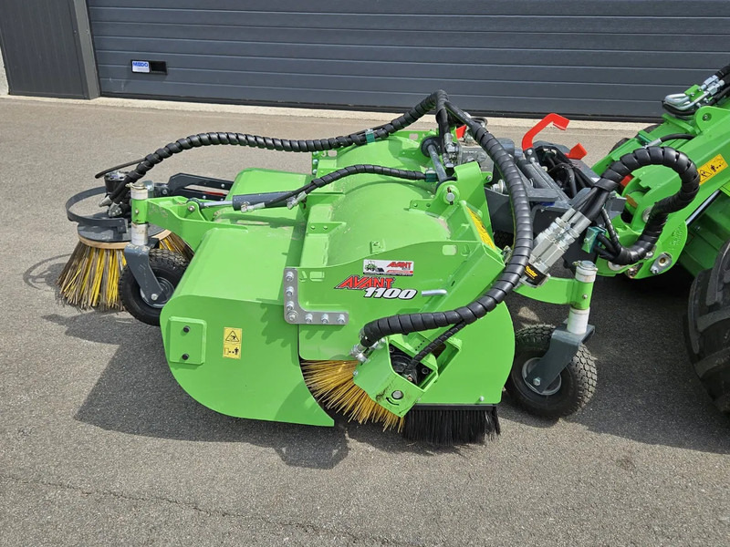 Avant borstel met opvangbak 1100 - Implemento para Maquinaria agrícola: foto 5 Avant borstel met opvangbak 1100 - Implemento para Maquinaria agrícola: foto 5