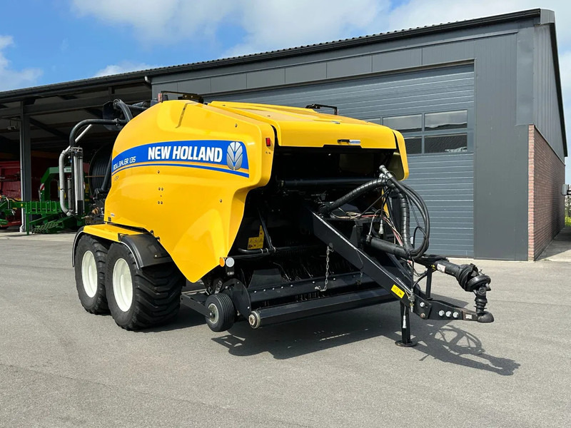 New Holland Rollbaler 135 Ultra - Maquinaria agrícola: foto 1 New Holland Rollbaler 135 Ultra - Maquinaria agrícola: foto 1