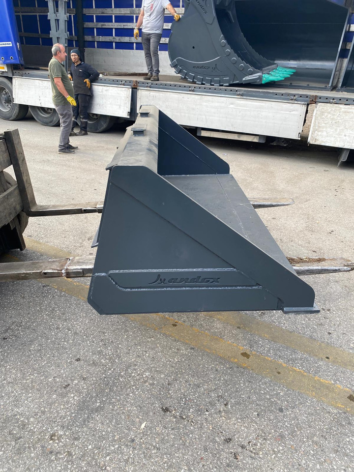 JCB 300 - Cazo cargador para Maquinaria de construcción: foto 3 JCB 300 - Cazo cargador para Maquinaria de construcción: foto 3