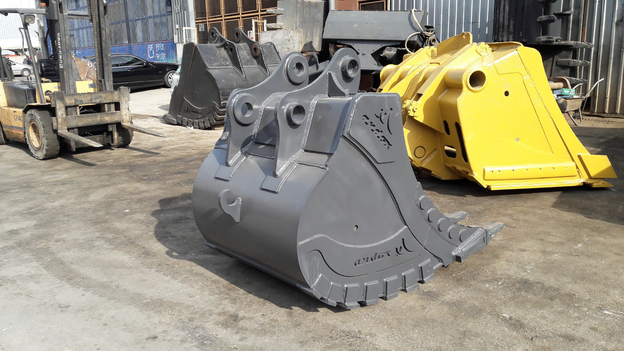 KOMATSU - Cazo para excavadora para Maquinaria de construcción: foto 1 KOMATSU - Cazo para excavadora para Maquinaria de construcción: foto 1