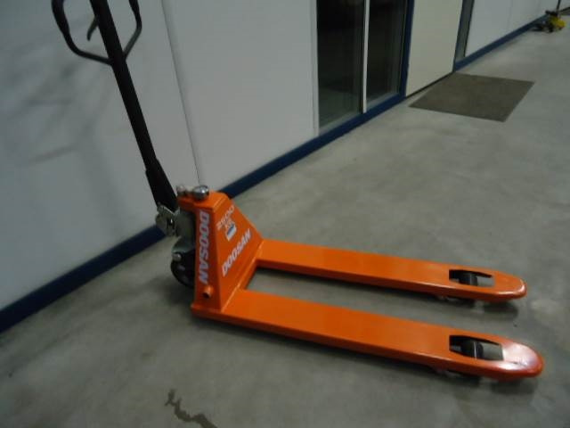 Doosan Pallettruck - Transpaleta: foto 2 Doosan Pallettruck - Transpaleta: foto 2