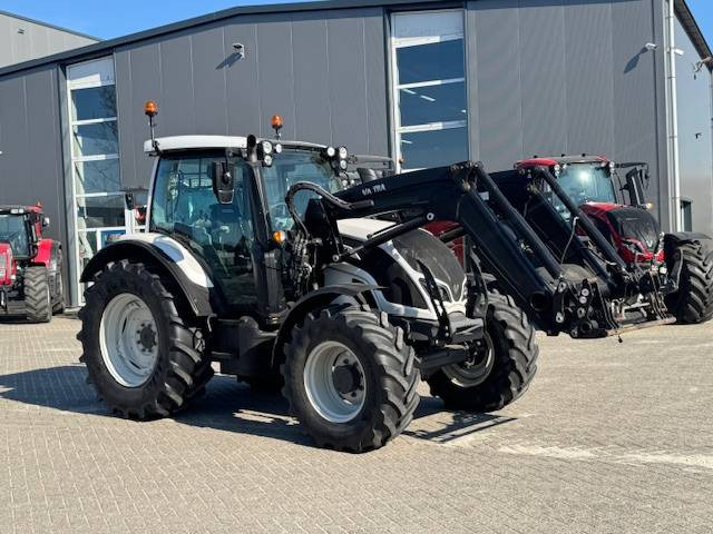 Valtra N104 Hitech5 met voorlader 4700 uur! - Tractor: foto 4 Valtra N104 Hitech5 met voorlader 4700 uur! - Tractor: foto 4