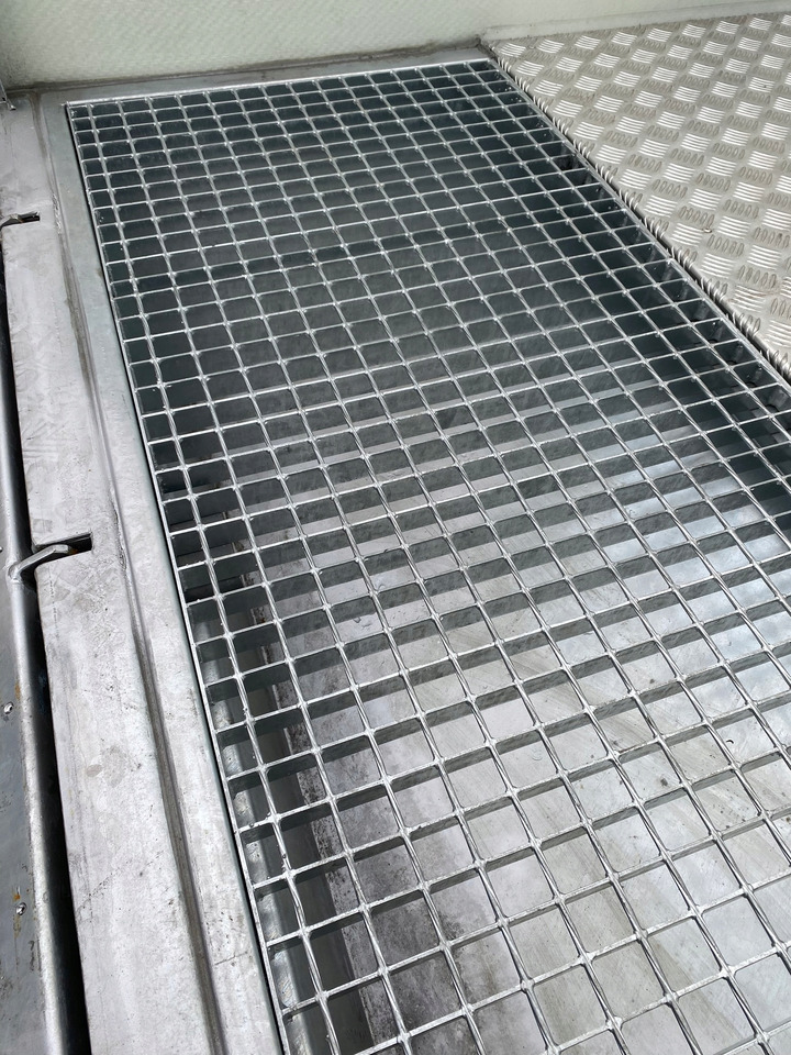 Remolque transporte de ganado PRZYCZEPA DO PRZEWOZU ŚWIŃ / BYDŁA, DMC 2700 / TRAILER FOR TRANSPORTING PIGS / CATTLE, DMC 2700: foto 8 Remolque transporte de ganado PRZYCZEPA DO PRZEWOZU ŚWIŃ / BYDŁA, DMC 2700 / TRAILER FOR TRANSPORTING PIGS / CATTLE, DMC 2700: foto 8