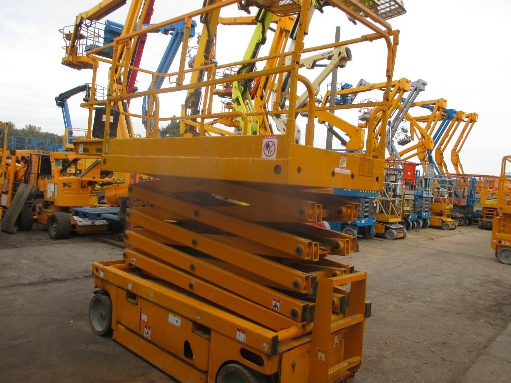 Haulotte Compact 12 - Plataforma de tijeras: foto 4 Haulotte Compact 12 - Plataforma de tijeras: foto 4