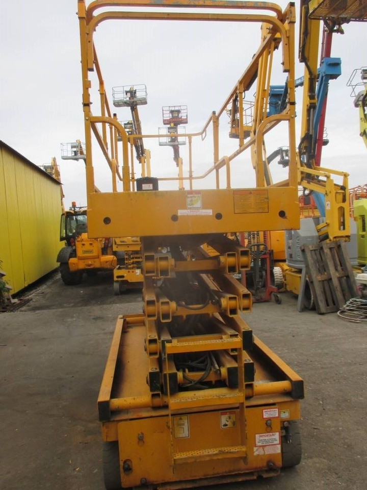 Haulotte Compact 12 - Plataforma de tijeras: foto 3 Haulotte Compact 12 - Plataforma de tijeras: foto 3