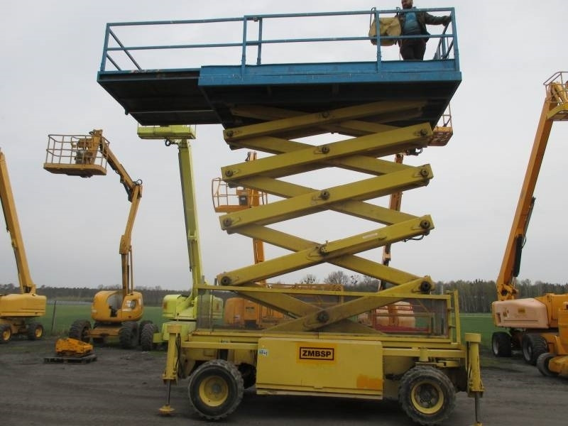 Holland Lift B 165 DL 24 - Plataforma de tijeras: foto 1 Holland Lift B 165 DL 24 - Plataforma de tijeras: foto 1