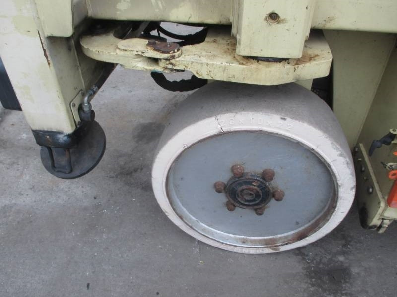 Plataforma de tijeras JLG Liftlux 245-12: foto 10