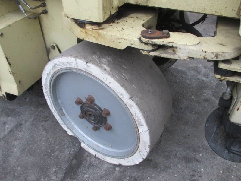 Plataforma de tijeras JLG Liftlux 245-12: foto 9