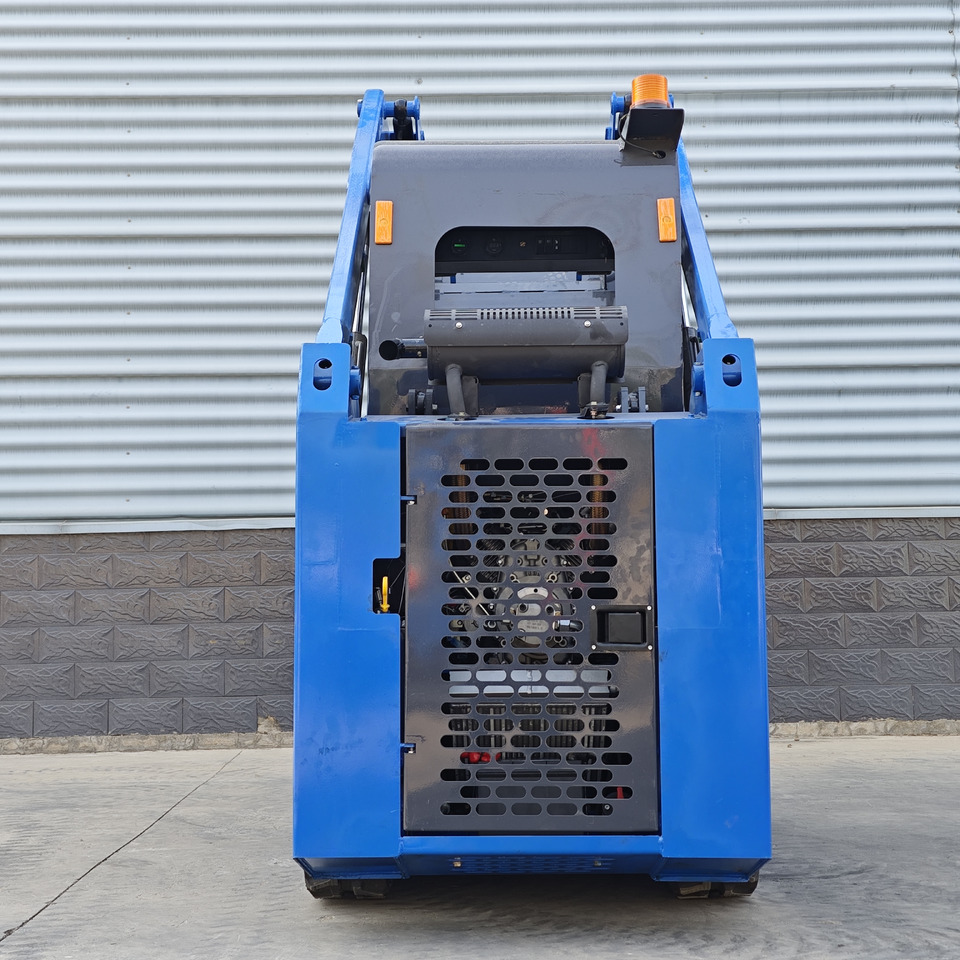 LEZUM LA670 Skid Steer Euro 5/Epa Engine Kubota Mini Small Skid Steer Loader For Sale - Minicargadora: foto 3 LEZUM LA670 Skid Steer Euro 5/Epa Engine Kubota Mini Small Skid Steer Loader For Sale - Minicargadora: foto 3