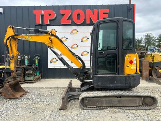 Bobcat E35 Cabine à 23 500 € HT - Miniexcavadora: foto 2 Bobcat E35 Cabine à 23 500 € HT - Miniexcavadora: foto 2
