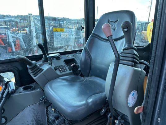 Miniexcavadora Bobcat E50 CLIM à 29500€ HT: foto 9 Miniexcavadora Bobcat E50 CLIM à 29500€ HT: foto 9