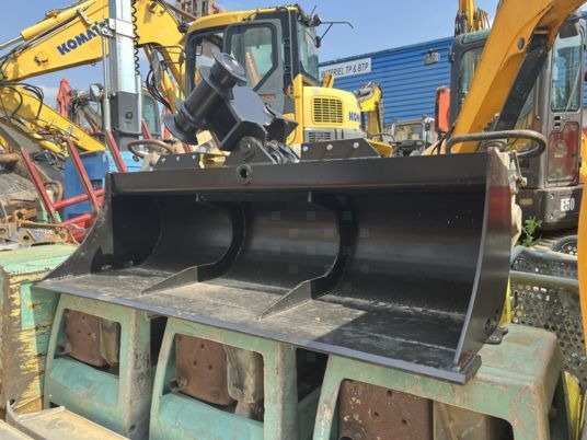 Godet de curage inclinable pour pelle 6T - 9T - Cazo para excavadora: foto 2 Godet de curage inclinable pour pelle 6T - 9T - Cazo para excavadora: foto 2
