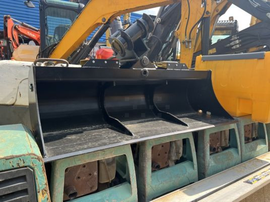 Godet de curage inclinable pour pelle 6T - 9T - Cazo para excavadora: foto 1 Godet de curage inclinable pour pelle 6T - 9T - Cazo para excavadora: foto 1