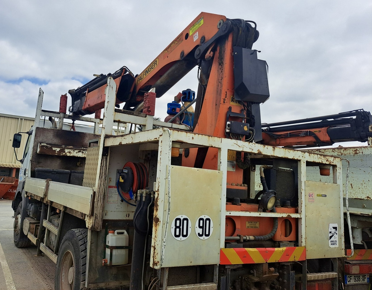 RENAULT Kerax 370dci 4x4 plateau grue Palfinger pk29002 - Camión caja abierta, Camión grúa: foto 3 RENAULT Kerax 370dci 4x4 plateau grue Palfinger pk29002 - Camión caja abierta, Camión grúa: foto 3