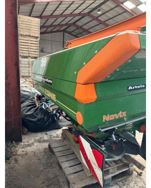 AMAZONE NOVIX - Esparcidor de fertilizantes: foto 1 AMAZONE NOVIX - Esparcidor de fertilizantes: foto 1