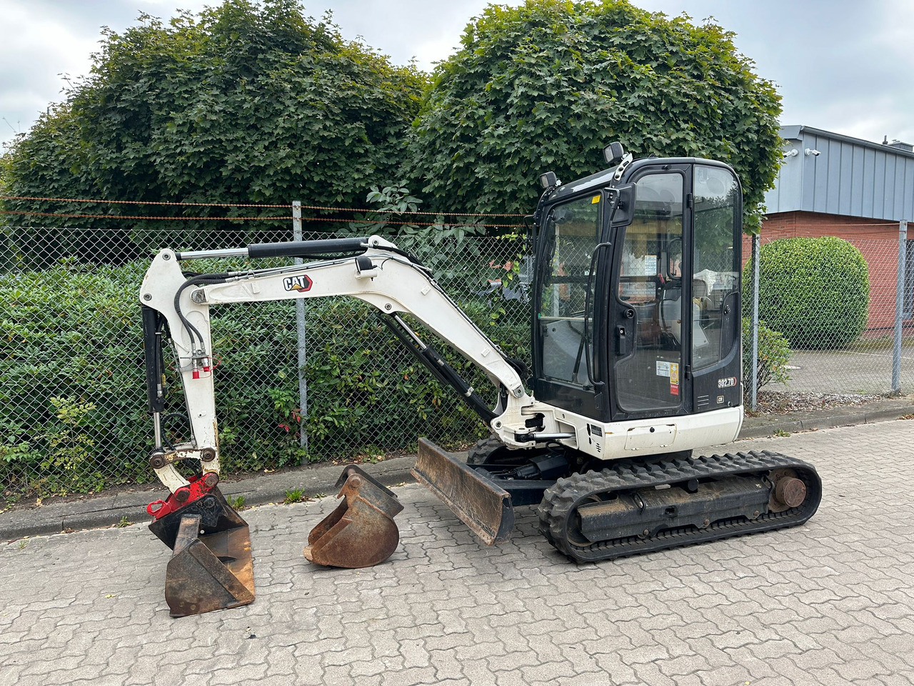 CAT 302.7 DCR Mini excavator, 2 Buckets, TOP !!! - Miniexcavadora: foto 1 CAT 302.7 DCR Mini excavator, 2 Buckets, TOP !!! - Miniexcavadora: foto 1