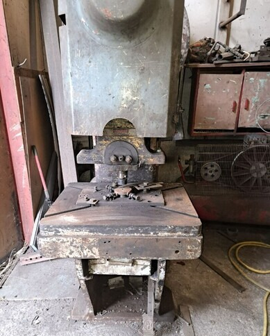 Epäkeskopuristin 60 tn Eisenwerk Hensel - Máquina para metal: foto 1 Epäkeskopuristin 60 tn Eisenwerk Hensel - Máquina para metal: foto 1