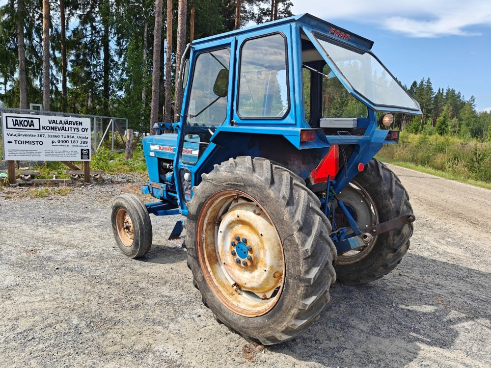 FORD 5000 traktori alkuperäiskuntoinen, Hara hytillä ja paljon hydrauliikkaa, katso video! - Tractor: foto 2 FORD 5000 traktori alkuperäiskuntoinen, Hara hytillä ja paljon hydrauliikkaa, katso video! - Tractor: foto 2