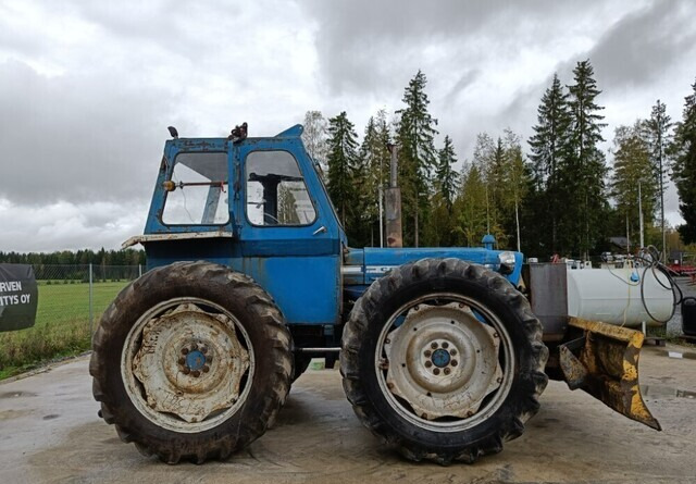 Ford County 754 Super 4 - VIDEO - Tractor: foto 3 Ford County 754 Super 4 - VIDEO - Tractor: foto 3
