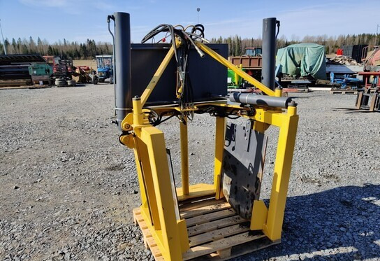 Juuripaakkunostin - juurien typistäjä - Implemento para Maquinaria agrícola: foto 1 Juuripaakkunostin - juurien typistäjä - Implemento para Maquinaria agrícola: foto 1