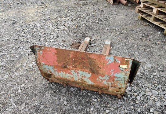 Takakuormaajan trukkipiikit - Implemento para Maquinaria agrícola: foto 2 Takakuormaajan trukkipiikit - Implemento para Maquinaria agrícola: foto 2