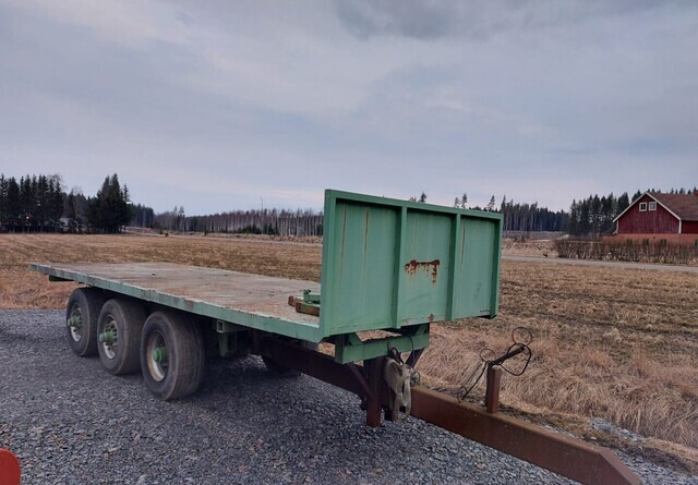 Jalkalavakärry 3-akselinen ilma-alustainen. - Remolque plataforma/ Caja abierta: foto 1 Jalkalavakärry 3-akselinen ilma-alustainen. - Remolque plataforma/ Caja abierta: foto 1