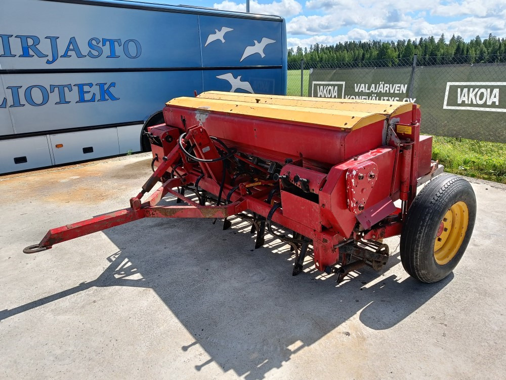 Juko Kylvölannoitin 250cm / puolihinattava laahavantailla - Combinado de siembra: foto 3 Juko Kylvölannoitin 250cm / puolihinattava laahavantailla - Combinado de siembra: foto 3