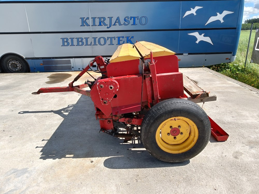 Juko Kylvölannoitin 250cm / puolihinattava laahavantailla - Combinado de siembra: foto 4 Juko Kylvölannoitin 250cm / puolihinattava laahavantailla - Combinado de siembra: foto 4