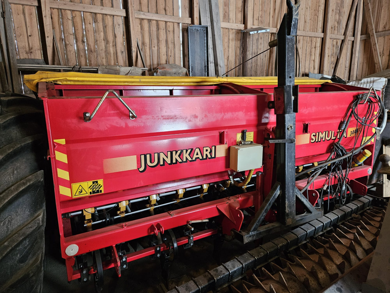 Junkkari Simulta 3000T kiekkovantaat takana - Combinado de siembra: foto 1 Junkkari Simulta 3000T kiekkovantaat takana - Combinado de siembra: foto 1