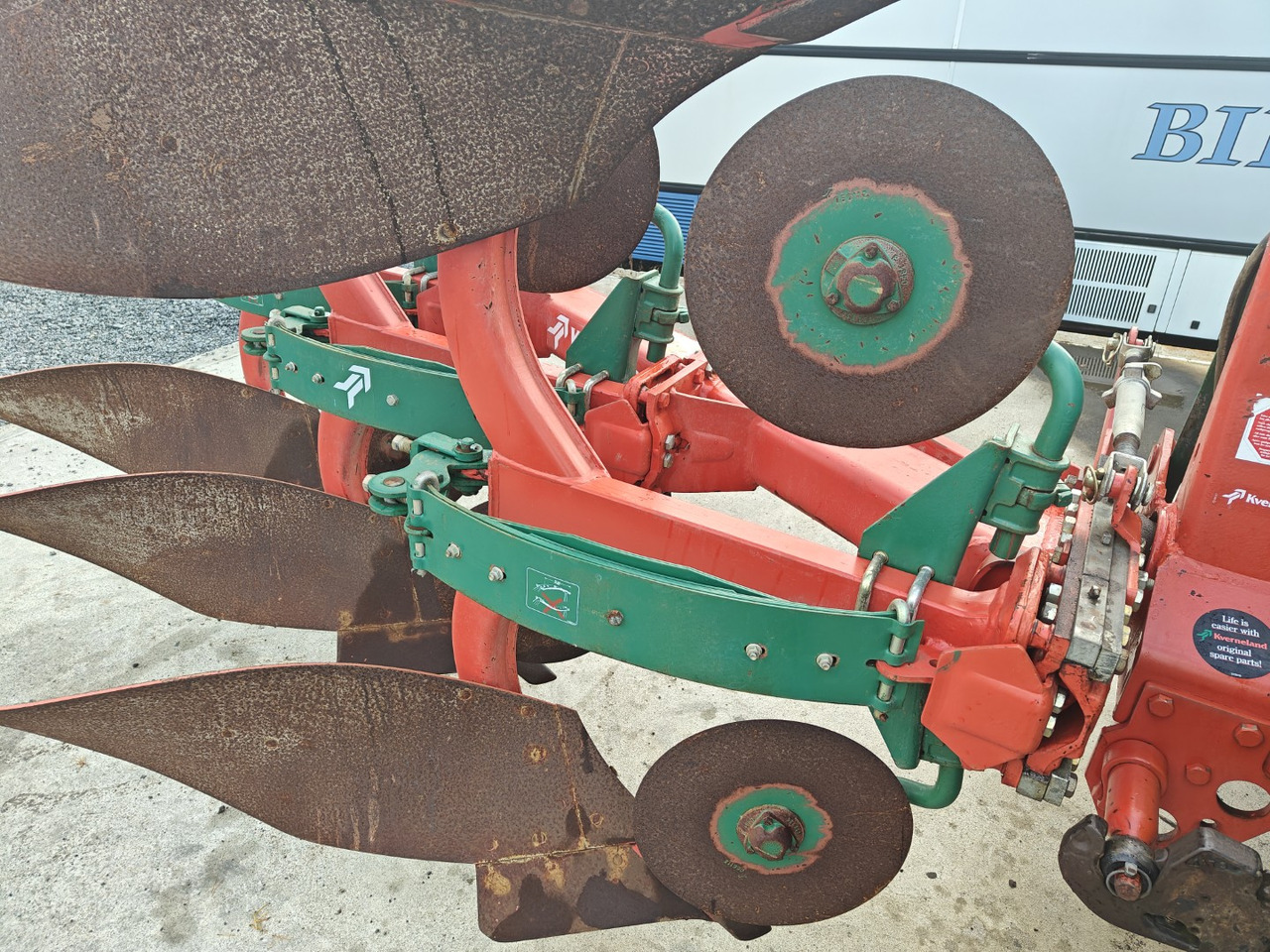 KVERNELAND E 160-8 - 3-siipinen paluuaura - Arado: foto 5 KVERNELAND E 160-8 - 3-siipinen paluuaura - Arado: foto 5