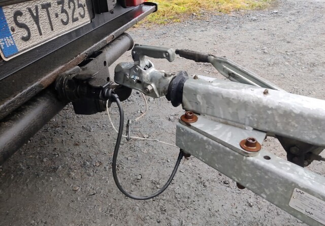 Kärppä Teliperäkärry jarrullinen - Remolque plataforma/ Caja abierta: foto 3 Kärppä Teliperäkärry jarrullinen - Remolque plataforma/ Caja abierta: foto 3