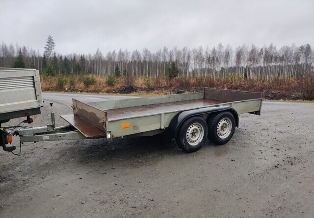 Kärppä Teliperäkärry jarrullinen - Remolque plataforma/ Caja abierta: foto 2 Kärppä Teliperäkärry jarrullinen - Remolque plataforma/ Caja abierta: foto 2