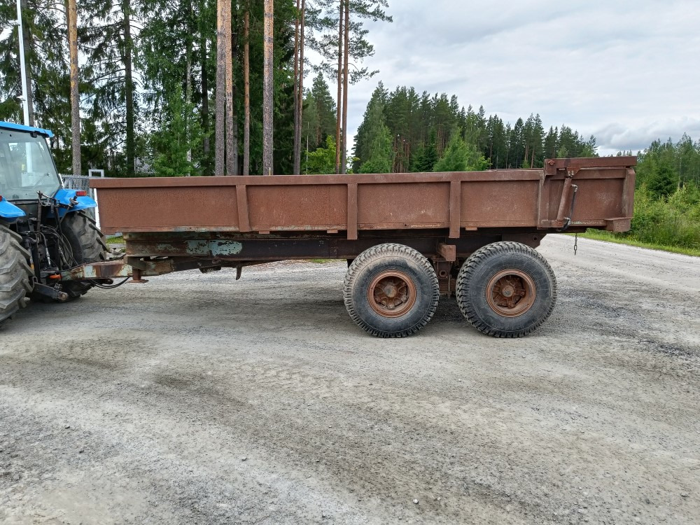 Maansiirtokärry 2-akselinen Hydraulisella takalaidalla, katso video! - Remolque volquete agrícola: foto 2 Maansiirtokärry 2-akselinen Hydraulisella takalaidalla, katso video! - Remolque volquete agrícola: foto 2