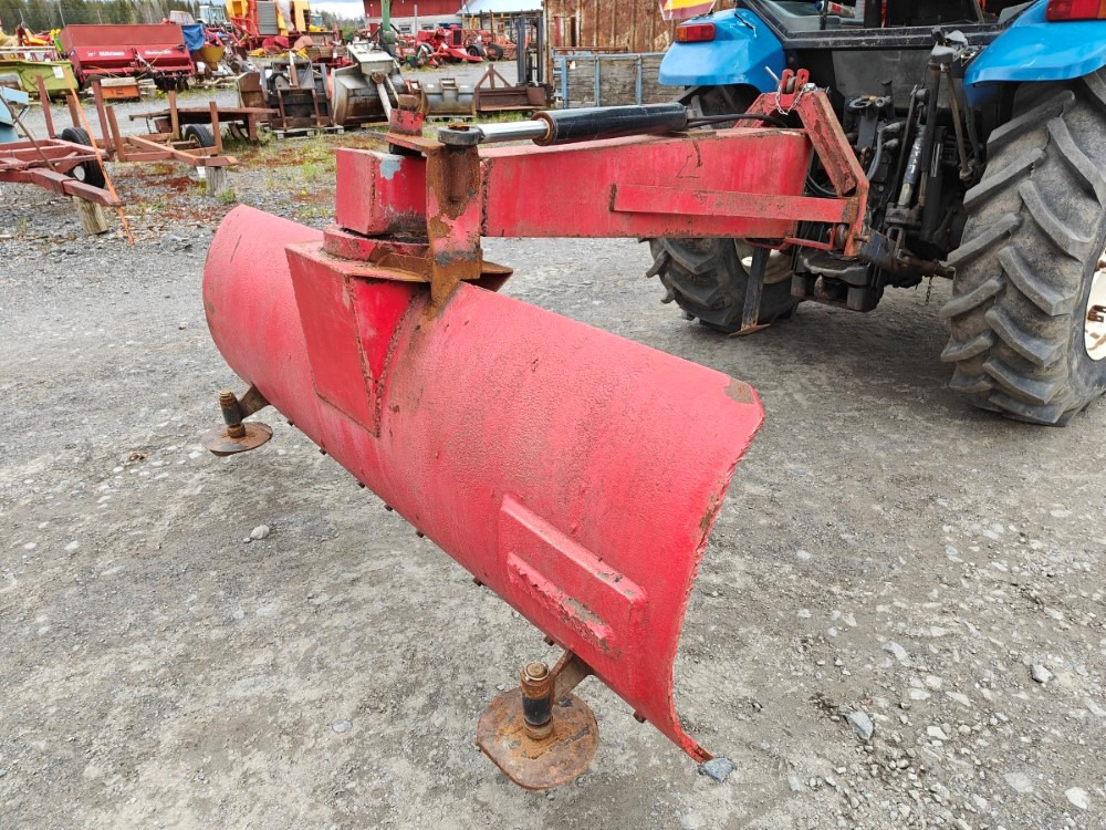 Perälevy 250cm Hydraulinen kääntö - Hoja de bulldozer para Tractor: foto 2 Perälevy 250cm Hydraulinen kääntö - Hoja de bulldozer para Tractor: foto 2