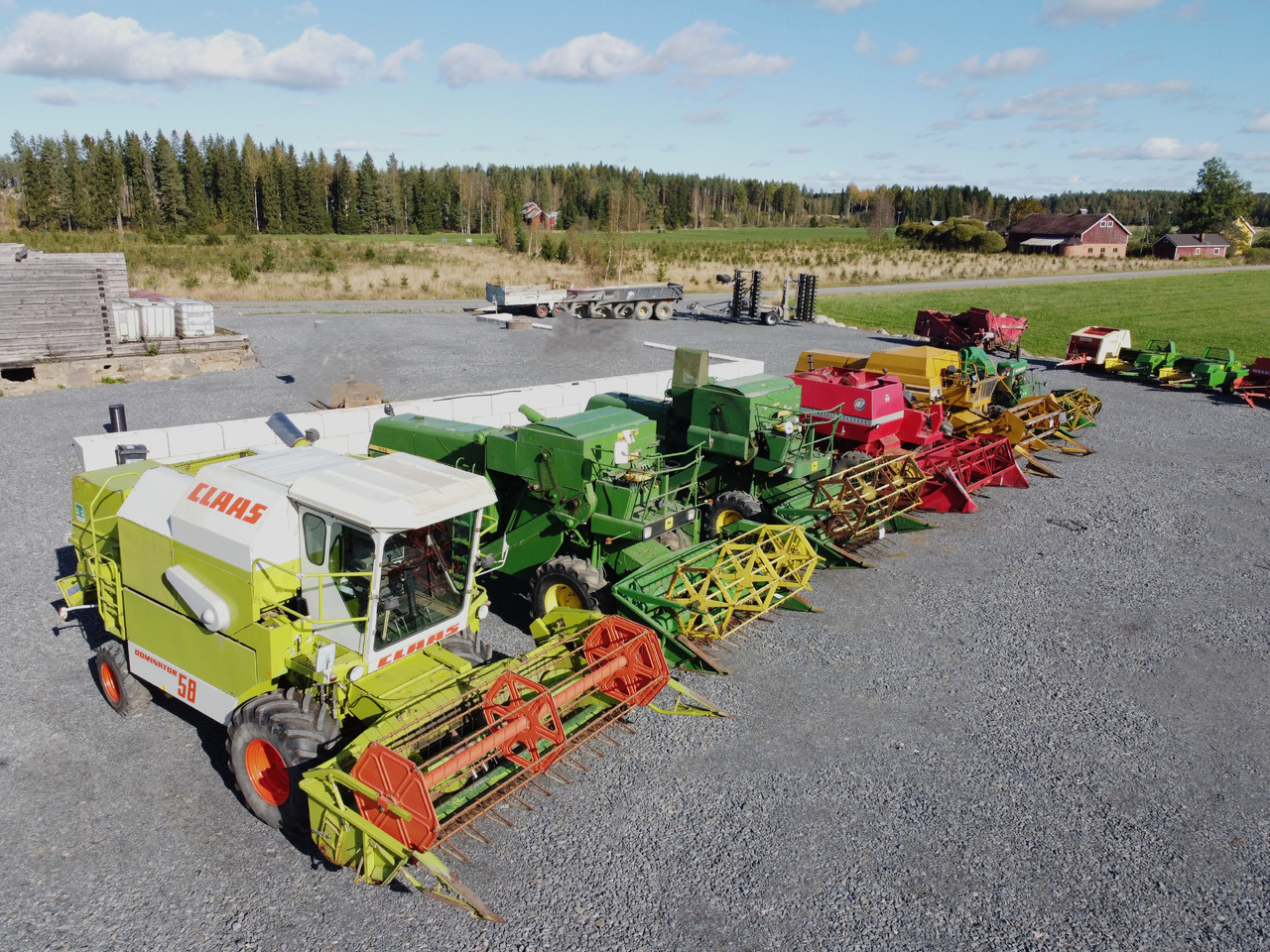 Puimureita / Combine harvesters 6kpl / 6pcs - Claas, John Deere, Massey Ferguson... - Cosechadora de granos: foto 1 Puimureita / Combine harvesters 6kpl / 6pcs - Claas, John Deere, Massey Ferguson... - Cosechadora de granos: foto 1