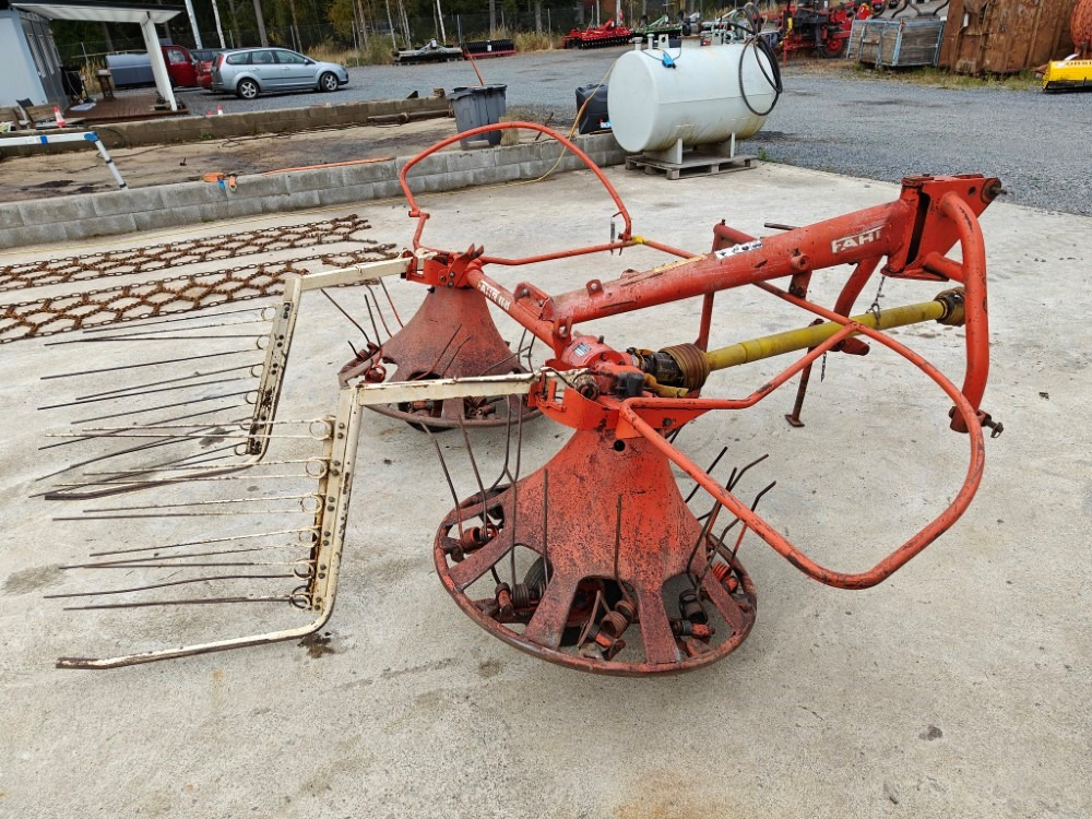 Pyöröharavapöyhin Fahr KU25 karhottimilla Ratasvetoinen harvinainen kone, katso video! - Henificadora: foto 3 Pyöröharavapöyhin Fahr KU25 karhottimilla Ratasvetoinen harvinainen kone, katso video! - Henificadora: foto 3