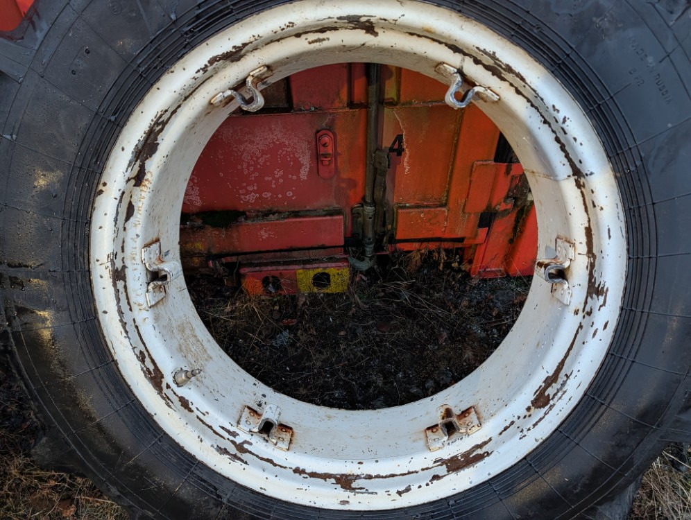 Neumático Renkaat 12.4R28 vannekehillä: foto 9