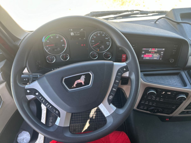 MAN TGX 26.470 6X2-4 BL tandem - Camión lona: foto 4 MAN TGX 26.470 6X2-4 BL tandem - Camión lona: foto 4