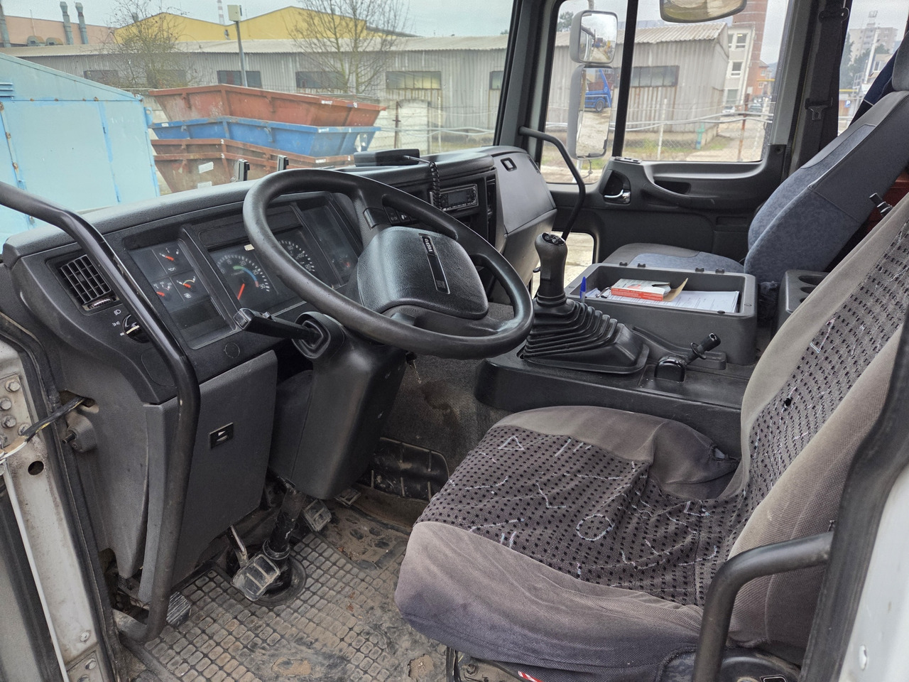 VOLVO FL6 - 250 chain container system telescop - Camión portacontenedor de cadenas: foto 5 VOLVO FL6 - 250 chain container system telescop - Camión portacontenedor de cadenas: foto 5