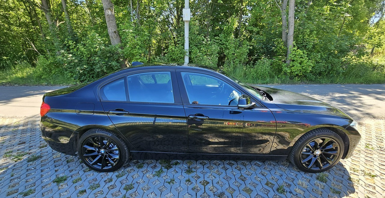 BMW SERIA 3 V (F30/F31/F34) BMW SERIA 3 BMW 330D xDrive ładny stan 4x4 sedan - Sedan: foto 5 BMW SERIA 3 V (F30/F31/F34) BMW SERIA 3 BMW 330D xDrive ładny stan 4x4 sedan - Sedan: foto 5