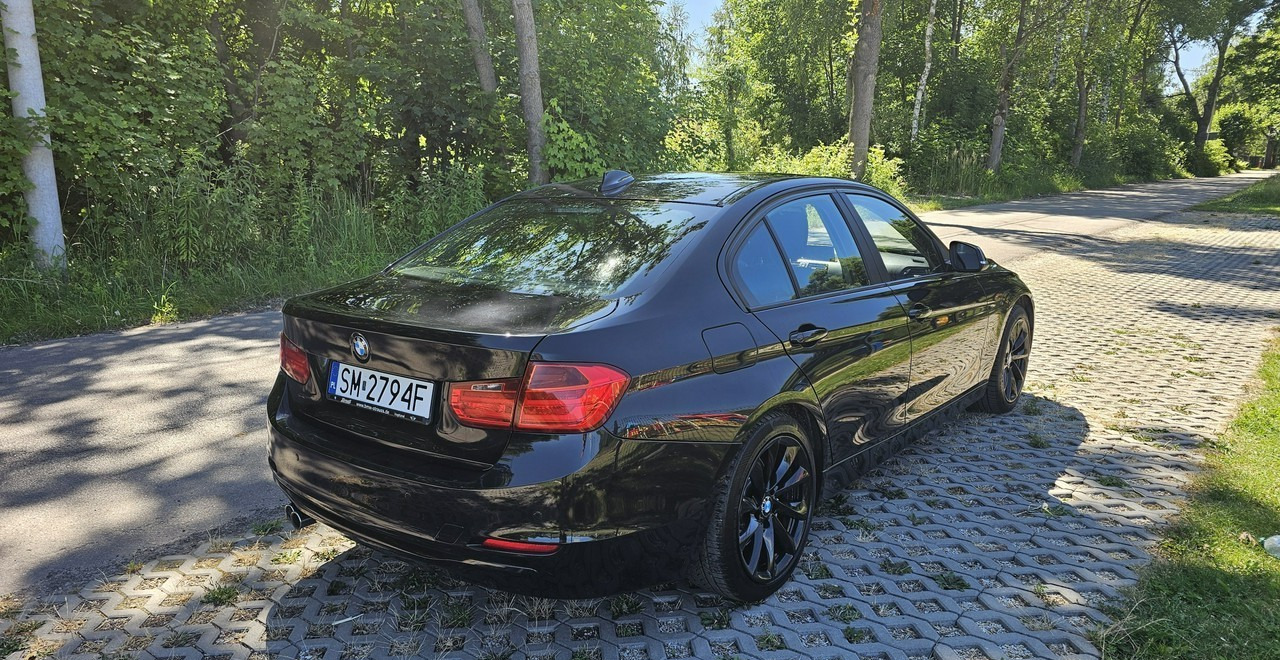 BMW SERIA 3 V (F30/F31/F34) BMW SERIA 3 BMW 330D xDrive ładny stan 4x4 sedan - Sedan: foto 4 BMW SERIA 3 V (F30/F31/F34) BMW SERIA 3 BMW 330D xDrive ładny stan 4x4 sedan - Sedan: foto 4