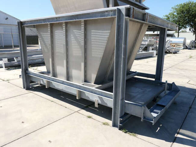NN stainless steel bunker - Maquinaria de alimentación: foto 2 NN stainless steel bunker - Maquinaria de alimentación: foto 2