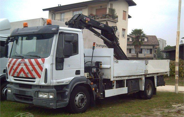 Iveco EUROCARGOeurocargo 160e25 - Camión caja abierta, Camión grúa: foto 1 Iveco EUROCARGOeurocargo 160e25 - Camión caja abierta, Camión grúa: foto 1