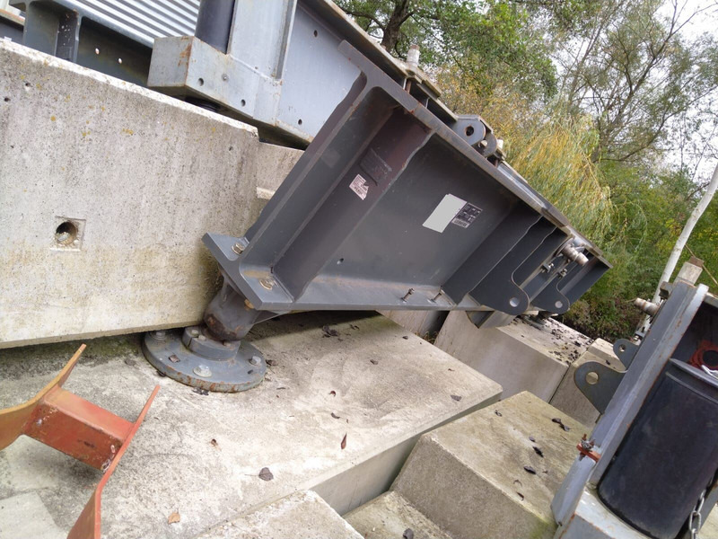 Liebherr 100LC cross 901214530, 2016 yom - Grúa torre: foto 1 Liebherr 100LC cross 901214530, 2016 yom - Grúa torre: foto 1