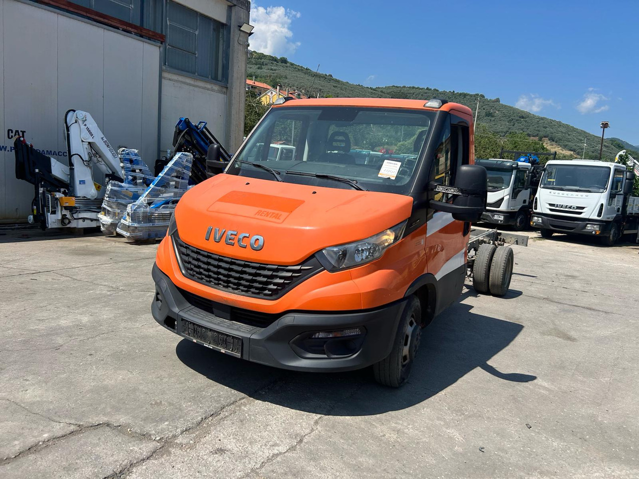 IVECO DAILY 35-140 - Furgoneta caja abierta: foto 1 IVECO DAILY 35-140 - Furgoneta caja abierta: foto 1