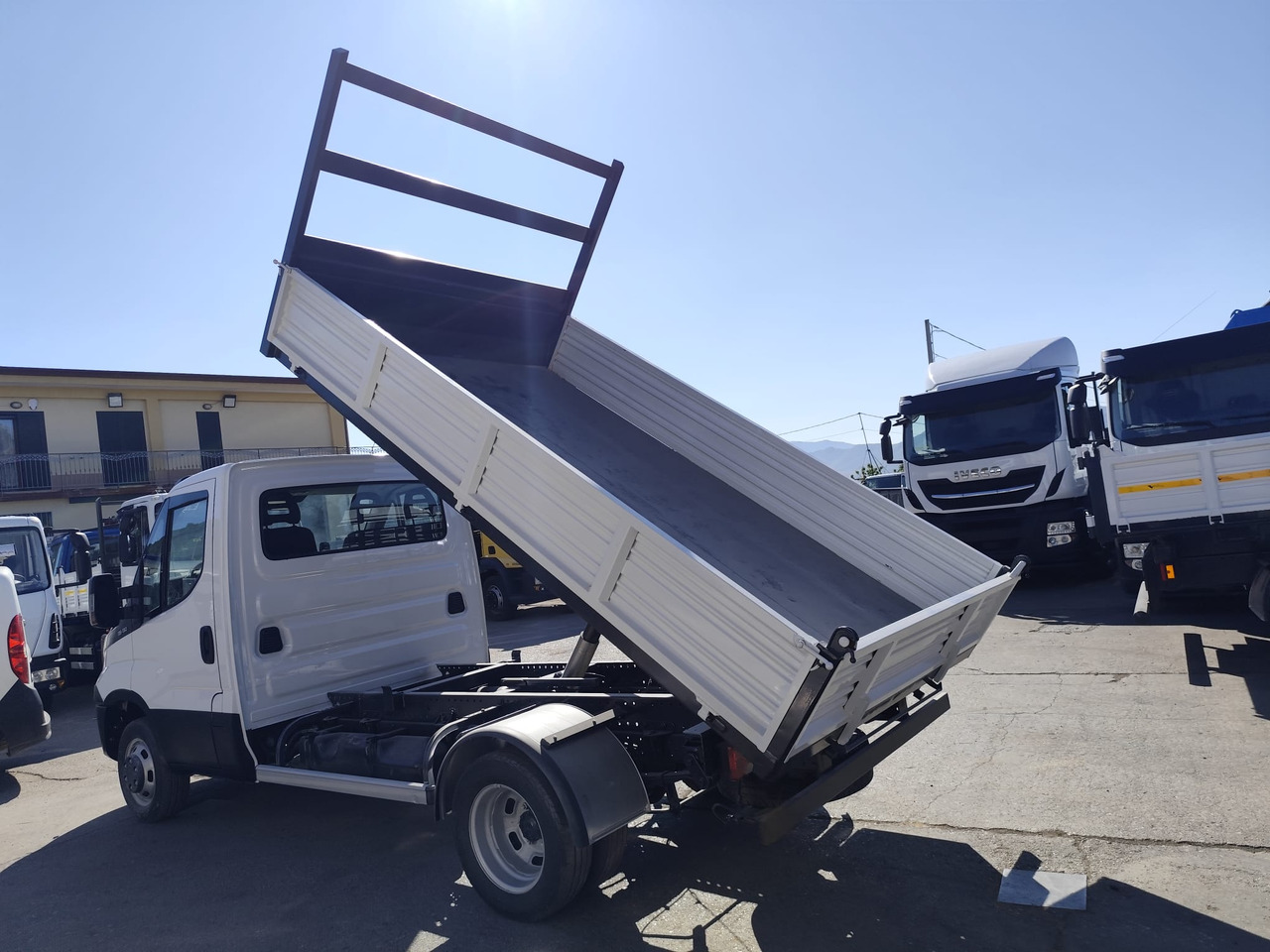 IVECO DAILY 35C13 - Furgoneta basculante: foto 4 IVECO DAILY 35C13 - Furgoneta basculante: foto 4