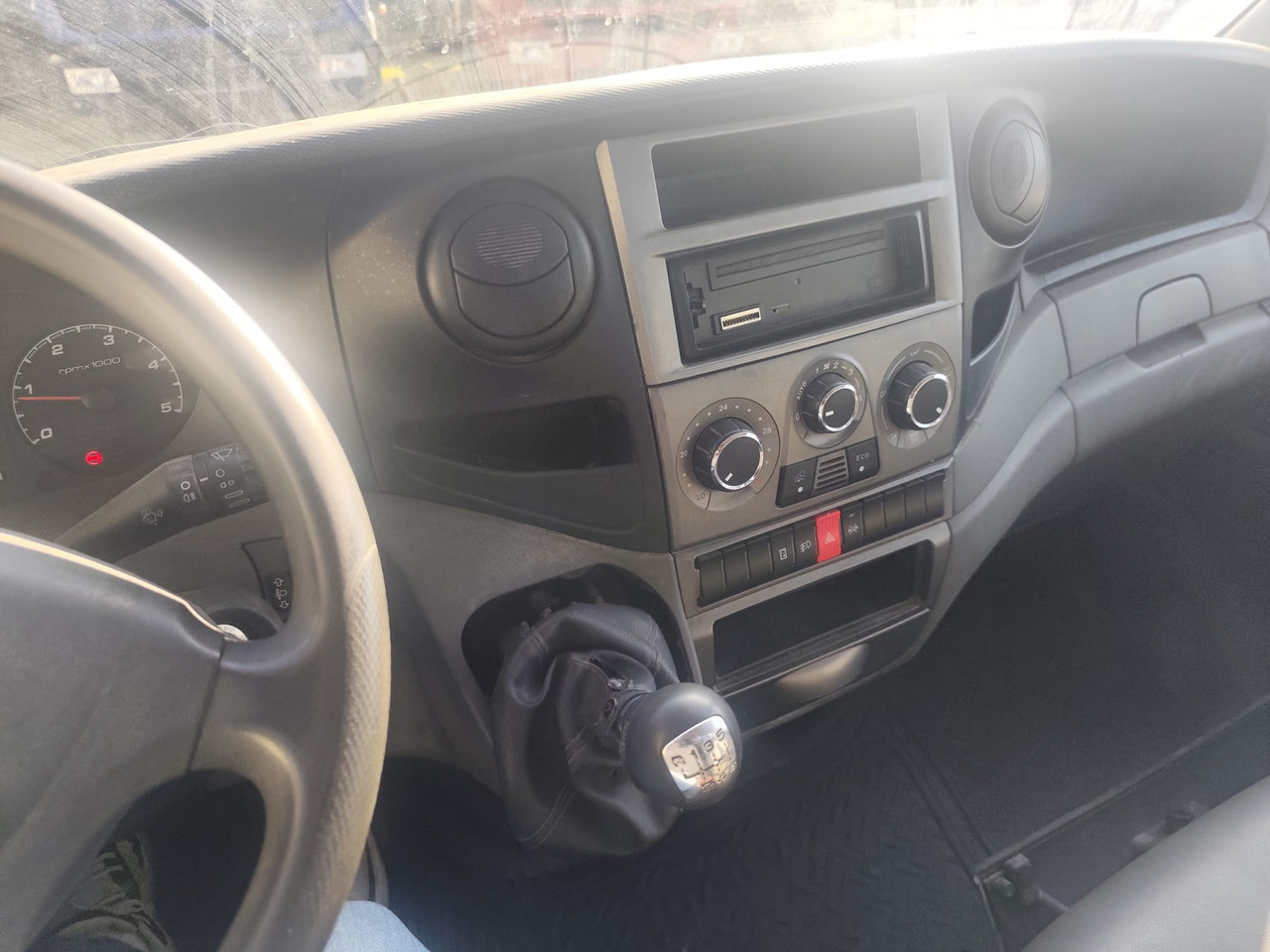 Leasing de IVECO DAILY 35C13 IVECO DAILY 35C13: foto 30