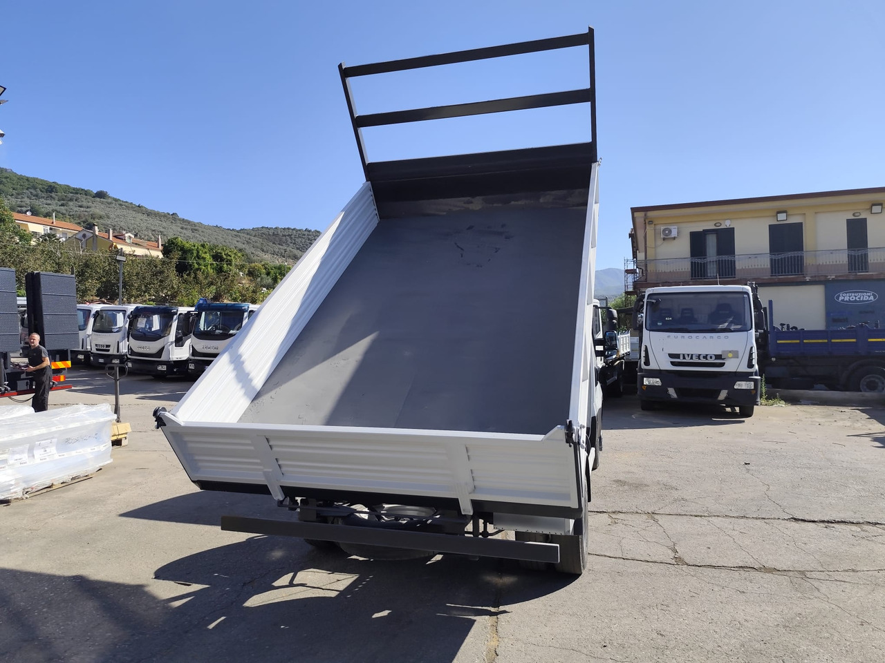 IVECO DAILY 35C13 - Furgoneta basculante: foto 5 IVECO DAILY 35C13 - Furgoneta basculante: foto 5