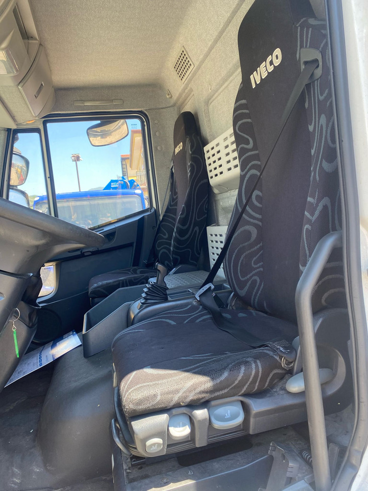 IVECO EUROCARGO 120E25 - Camión grúa: foto 5 IVECO EUROCARGO 120E25 - Camión grúa: foto 5